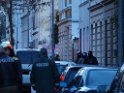 Einsatz Feuerwehr SEK Polizei Koeln Nippes Merheimerstr P172